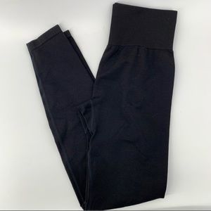 NWT Victoria Secret PINK Medium black seamless leggings!